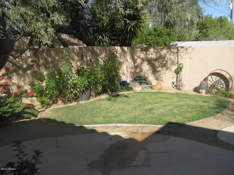 844 E Roberts Rd, Phoenix, AZ 85022 photo 3