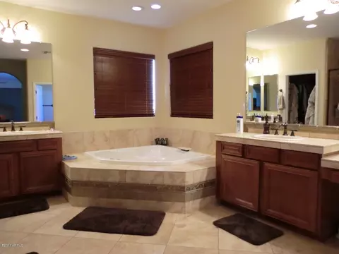 3818 E Patrick Ln, Phoenix, AZ 85050 photo 8