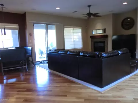 3818 E Patrick Ln, Phoenix, AZ 85050 photo 6