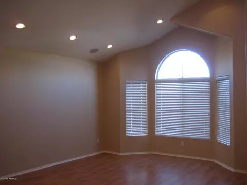 283 W Baylor Ln, Gilbert, AZ 85233 photo 3