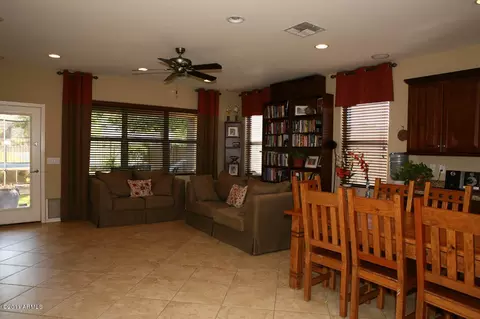 3817 E Branham Ln, Phoenix, AZ 85042 photo 3