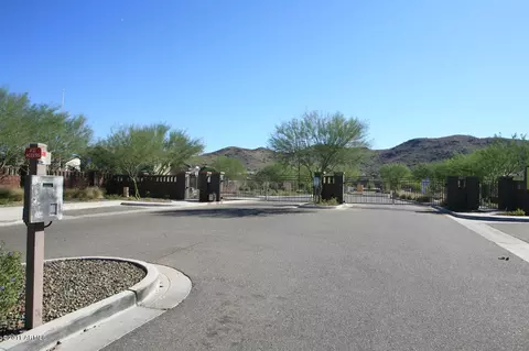 3817 E Branham Ln, Phoenix, AZ 85042 photo 4