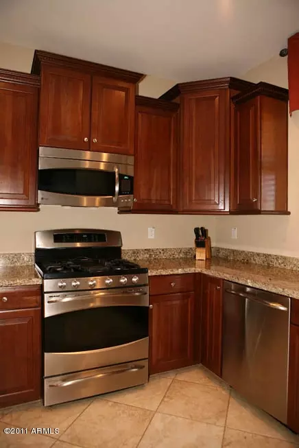 3817 E Branham Ln, Phoenix, AZ 85042 photo 1