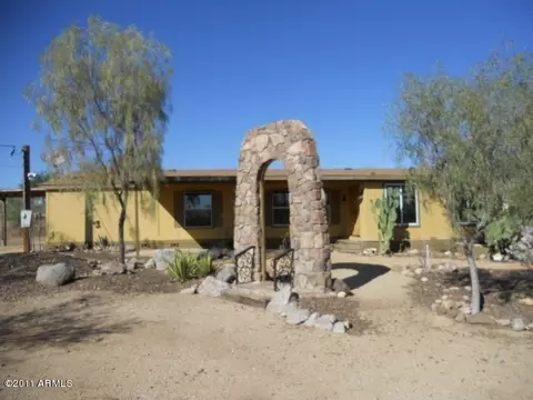 2320 E Maddock Rd, Phoenix, AZ 85086 photo 1