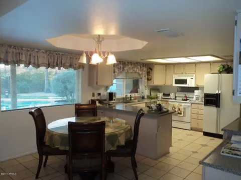 317 E Beck Ln, Phoenix, AZ 85022 photo 9
