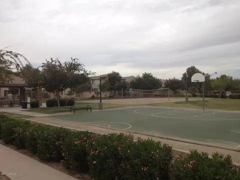1577 S Hawk Ct, Gilbert, AZ 85296 photo 4