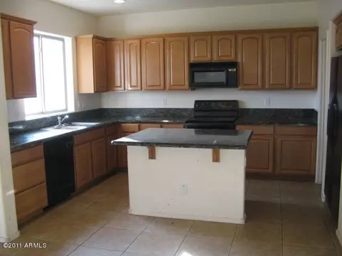 1835 S Starling Dr, Gilbert, AZ 85295 photo 1