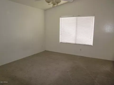 2727 E Branham Ln, Phoenix, AZ 85042 photo 2