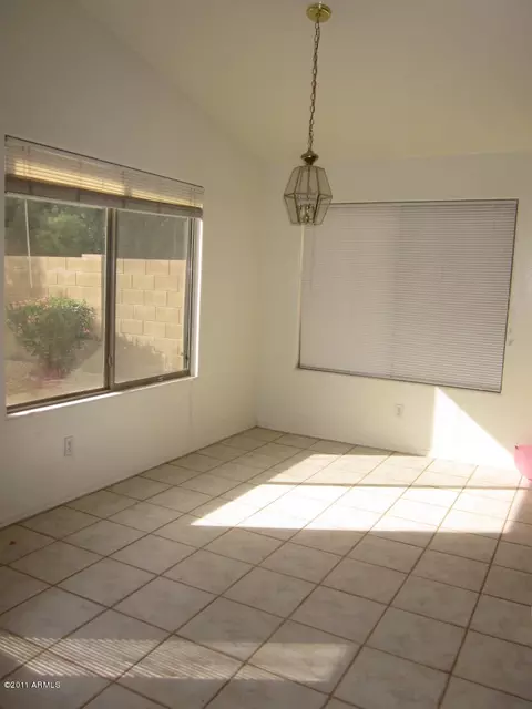 2727 E Branham Ln, Phoenix, AZ 85042 photo 4