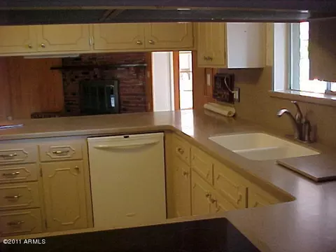 945 E Orangewood Ave, Phoenix, AZ 85020 photo 4