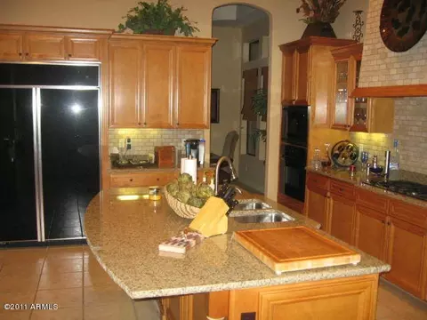 8066 E Sugarloaf Cir, Mesa, AZ 85207 photo 3