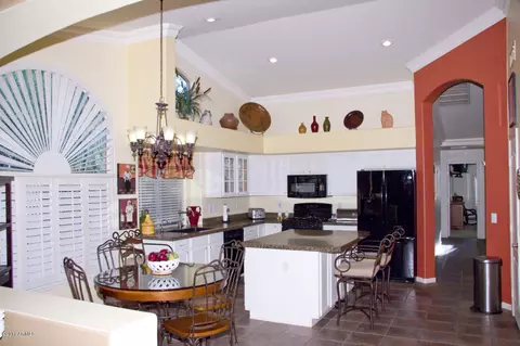 272 E Bernie Ln, Gilbert, AZ 85295 photo 4