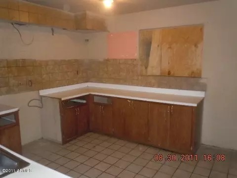 2062 E Nancy Ln, Phoenix, AZ 85042 photo 4