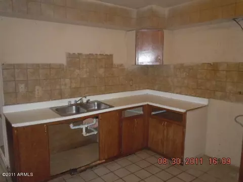 2062 E Nancy Ln, Phoenix, AZ 85042 photo 3