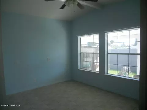 339 E Michelle Dr, Phoenix, AZ 85022 photo 2