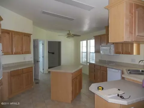 339 E Michelle Dr, Phoenix, AZ 85022 photo 4