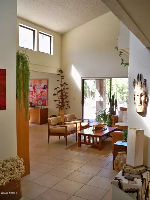 754 E Becker Ln, Phoenix, AZ 85020 photo 2