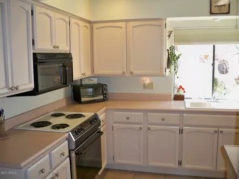 754 E Becker Ln, Phoenix, AZ 85020 photo 6