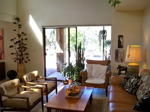 754 E Becker Ln, Phoenix, AZ 85020 photo 3