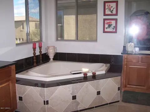 3822 E Herrera Dr, Phoenix, AZ 85050 photo 9