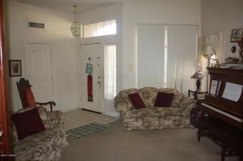 527 E Jasper Dr, Gilbert, AZ 85296 photo 3