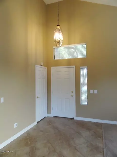 1955 S Sandstone St, Gilbert, AZ 85295 photo 2