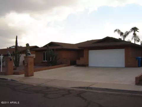4223 E Desert View Dr, Phoenix, AZ 85044 photo 1