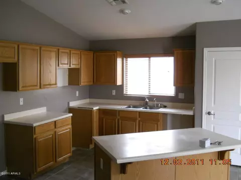 734 E Iris Dr, Gilbert, AZ 85296 photo 3