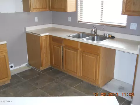 734 E Iris Dr, Gilbert, AZ 85296 photo 4