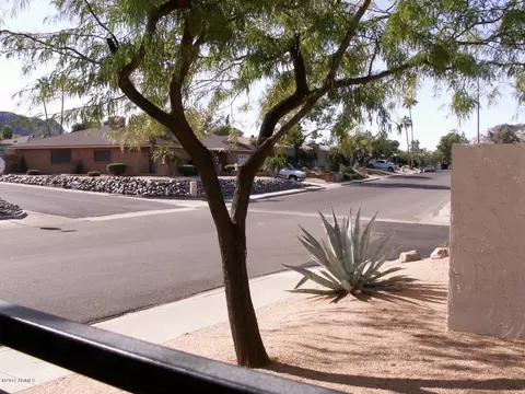 9201 N Arroya Vista Dr W, Phoenix, AZ 85028 photo 3