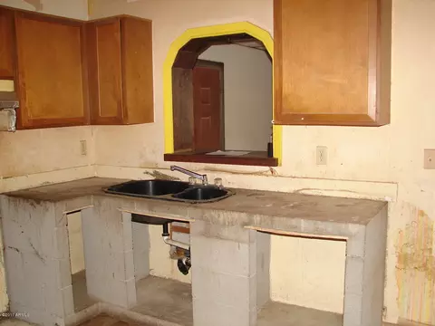 1832 W Carson Rd, Phoenix, AZ 85041 photo 1