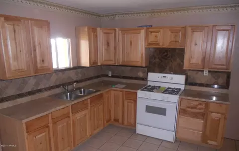 5442 S 3rd St, Phoenix, AZ 85040 photo 2