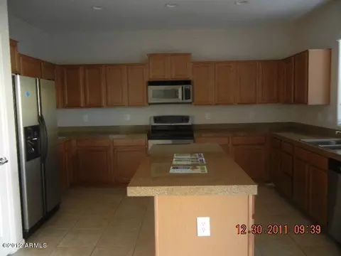 1696 S Falcon Dr, Gilbert, AZ 85295 photo 5