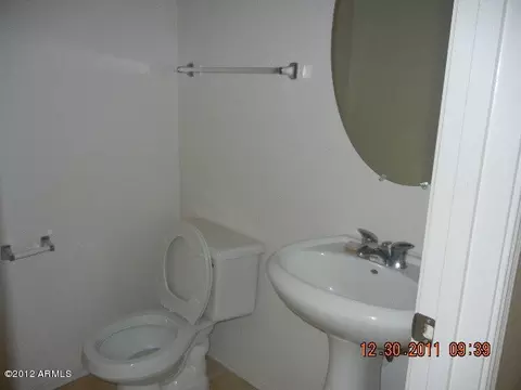 1696 S Falcon Dr, Gilbert, AZ 85295 photo 3