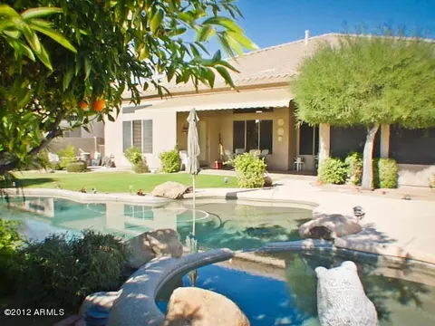 4819 E Patrick Ln, Phoenix, AZ 85054 photo 8