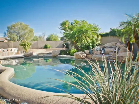 4819 E Patrick Ln, Phoenix, AZ 85054 photo 5