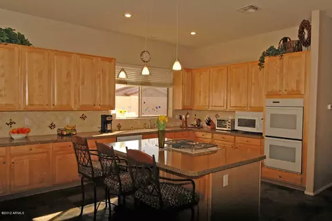 4518 E Robin Ln, Phoenix, AZ 85050 photo 4