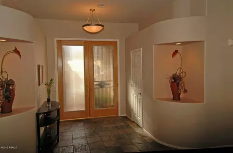 4518 E Robin Ln, Phoenix, AZ 85050 photo 8