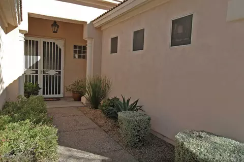 4518 E Robin Ln, Phoenix, AZ 85050 photo 7