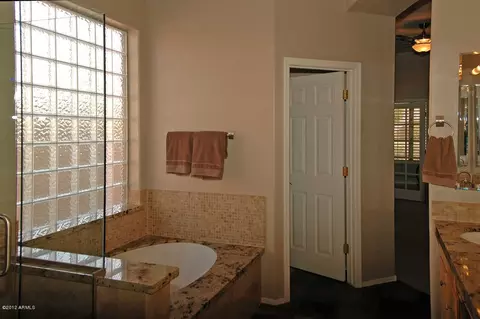 4518 E Robin Ln, Phoenix, AZ 85050 photo 13