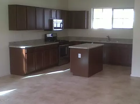 3833 E Branham Ln, Phoenix, AZ 85042 photo 2