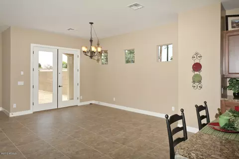 323 W Herro Ln, Phoenix, AZ 85013 photo 6