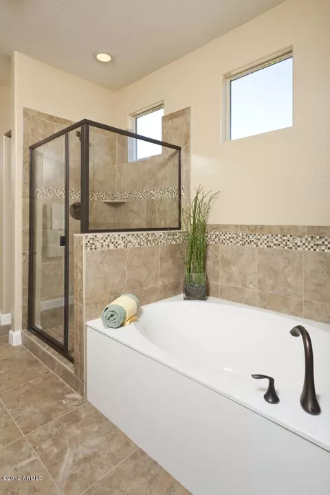 323 W Herro Ln, Phoenix, AZ 85013 photo 9