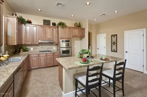 323 W Herro Ln, Phoenix, AZ 85013 photo 4