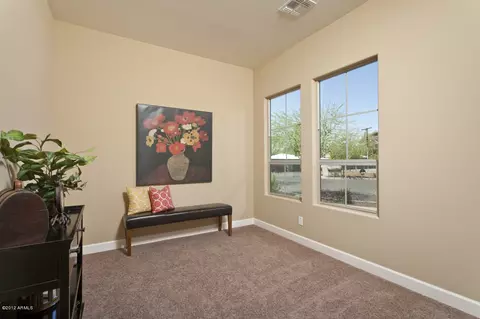 323 W Herro Ln, Phoenix, AZ 85013 photo 2