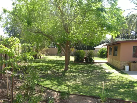 3829 E Piccadilly Rd, Phoenix, AZ 85018 photo 2