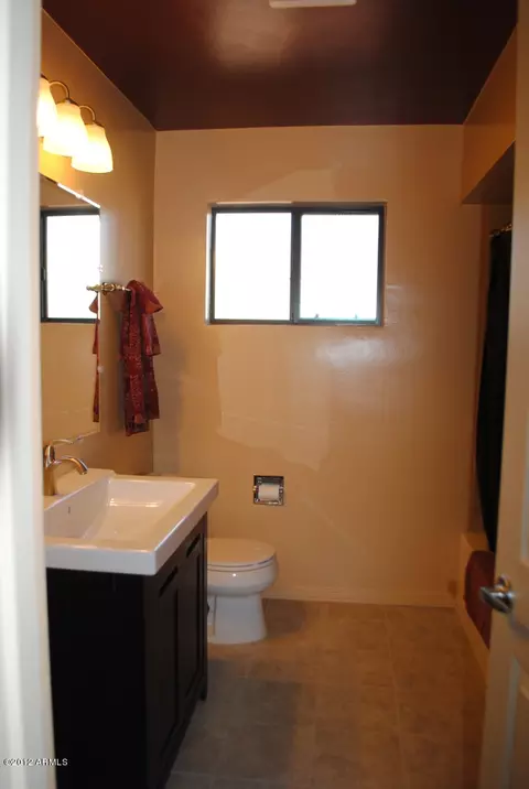 3829 E Piccadilly Rd, Phoenix, AZ 85018 photo 8
