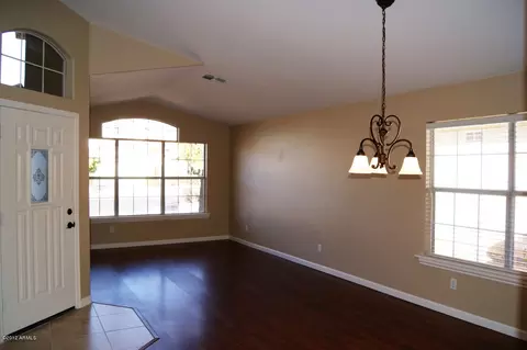 1409 E Comstock Dr, Gilbert, AZ 85296 photo 8