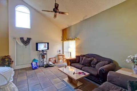 530 E Kerry Ln, Phoenix, AZ 85024 photo 2
