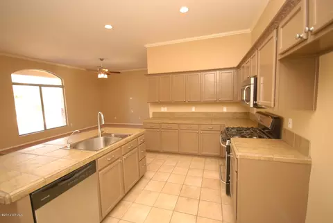 962 E Taurus Pl, Chandler, AZ 85249 photo 3
